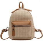 Mochila de paja con diseño especial para mujer