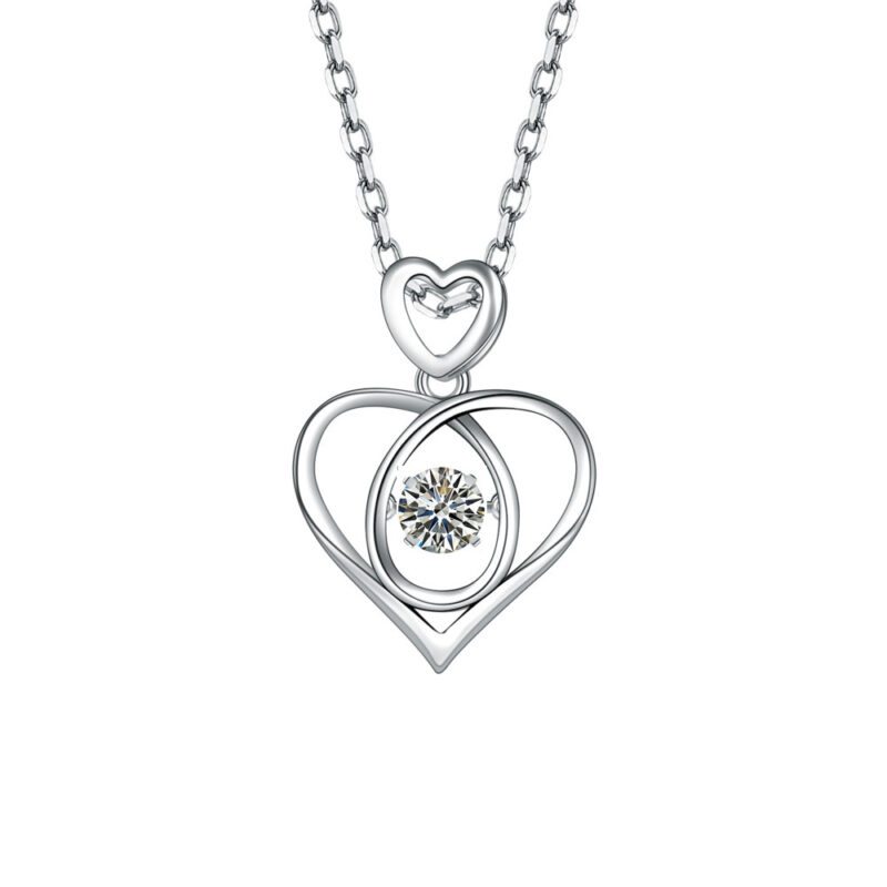 Mujeres con collar inteligente en forma de corazón
