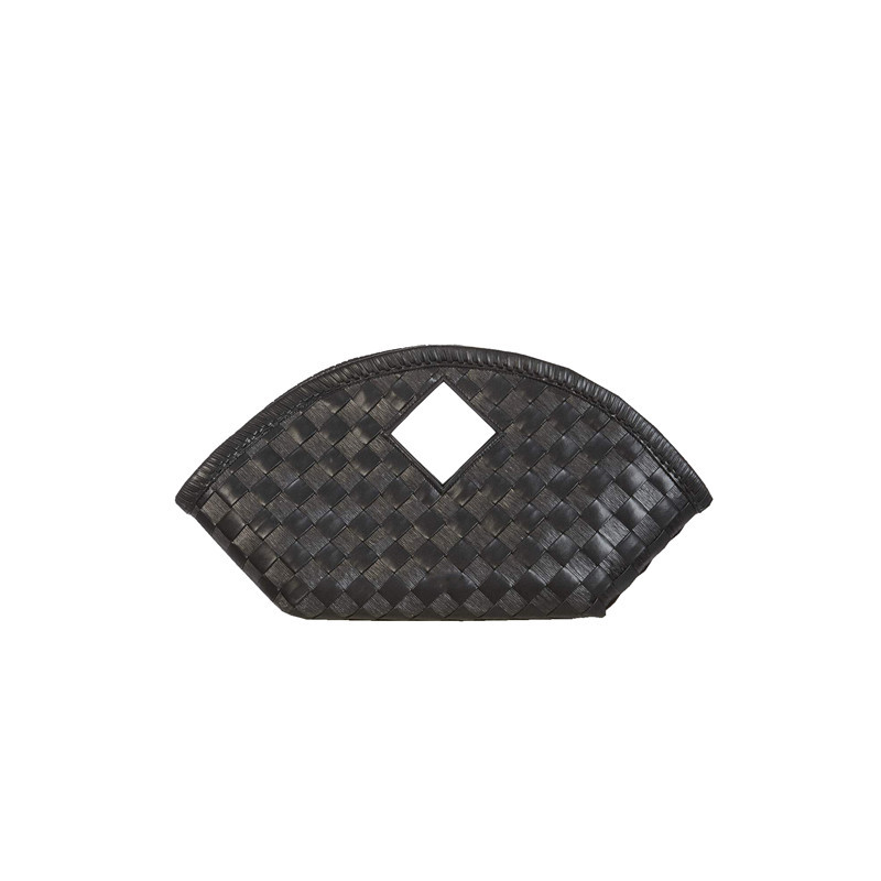 Bolso de mano tejido con personalidad